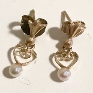 ⭐️HOST PICK⭐️ Vintage Gold heart drop earrings